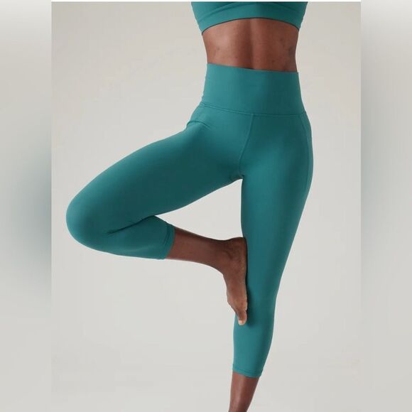 NWT Athleta Salutation Pocket 11 Capri Large TallBorealis Green